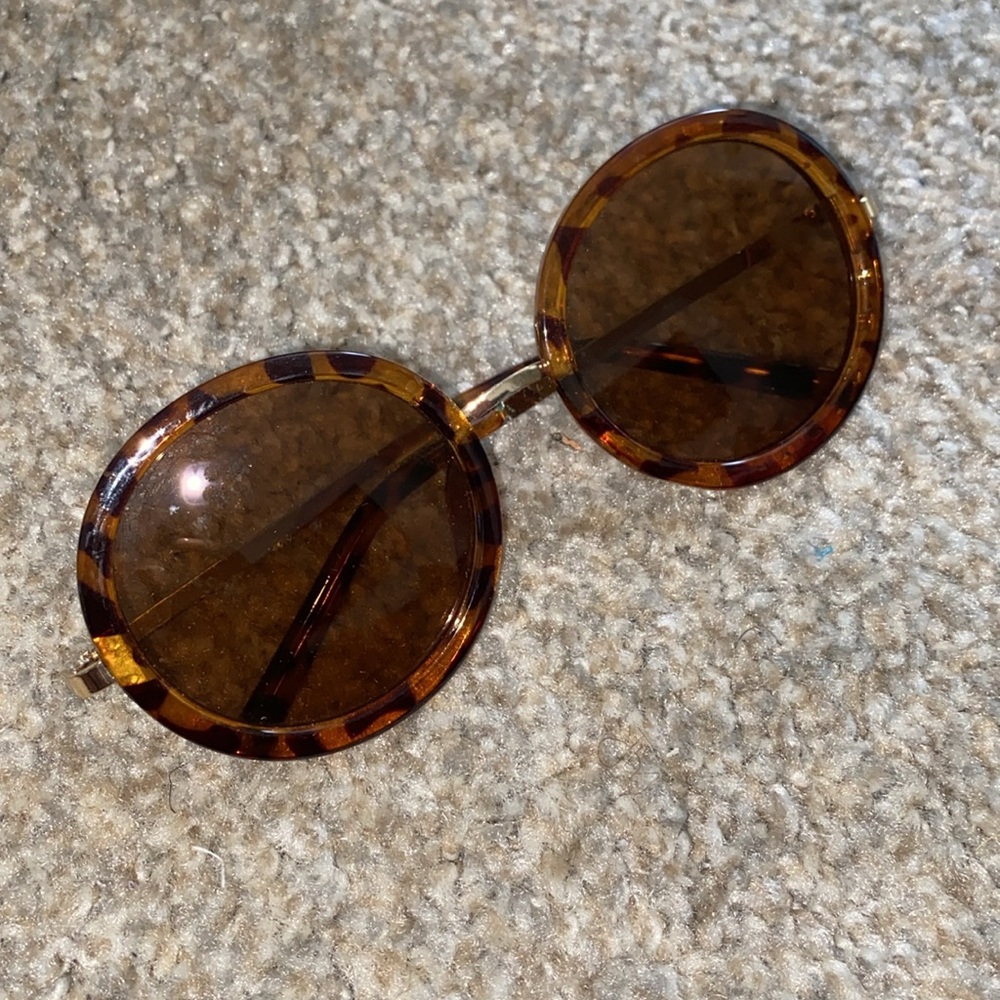 Assorted Sunglasses - Picture 8 of 12